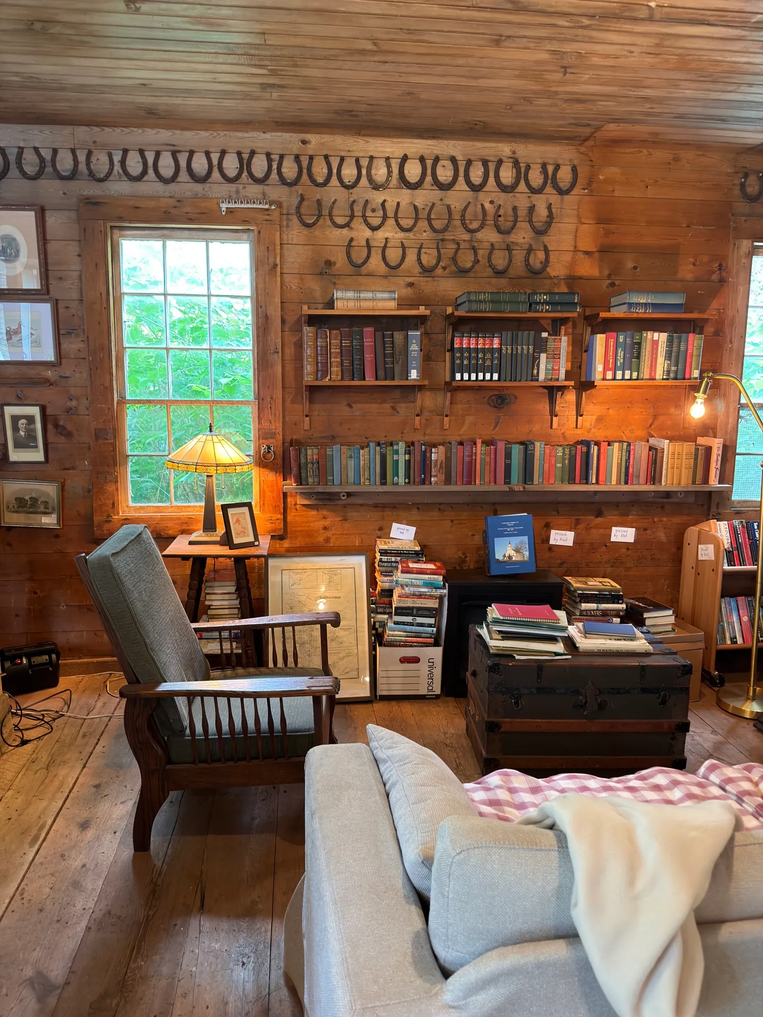 Armchairs and bookshelves in the barn